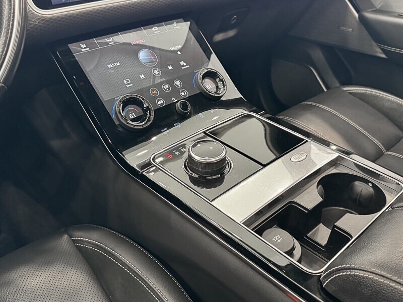 2018 Land Rover Range Rover Velar R-Dynamic SE photo 38