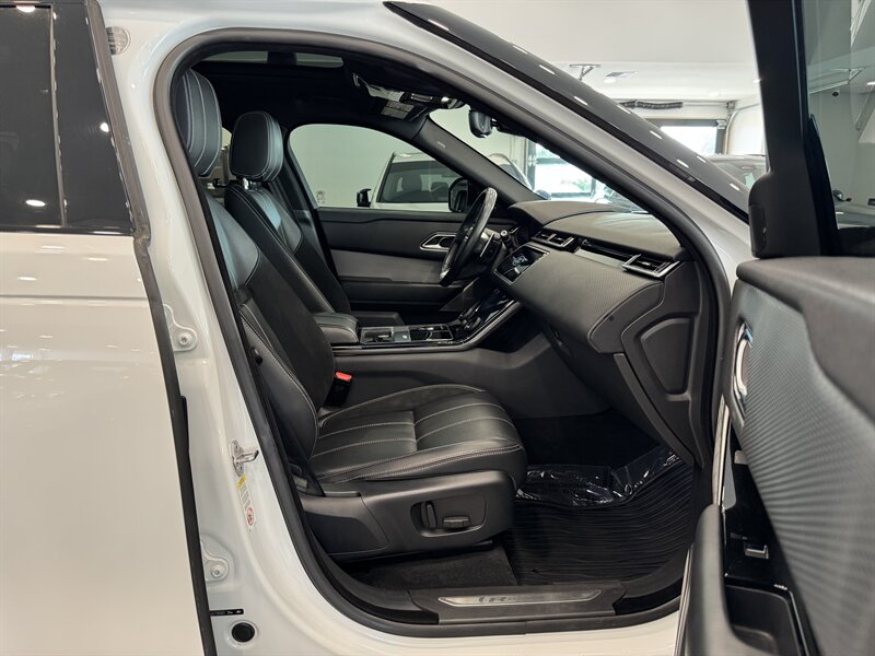 2018 Land Rover Range Rover Velar R-Dynamic SE photo 9