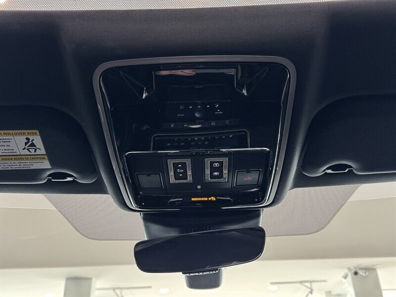 2018 Land Rover Range Rover Velar R-Dynamic SE photo 39