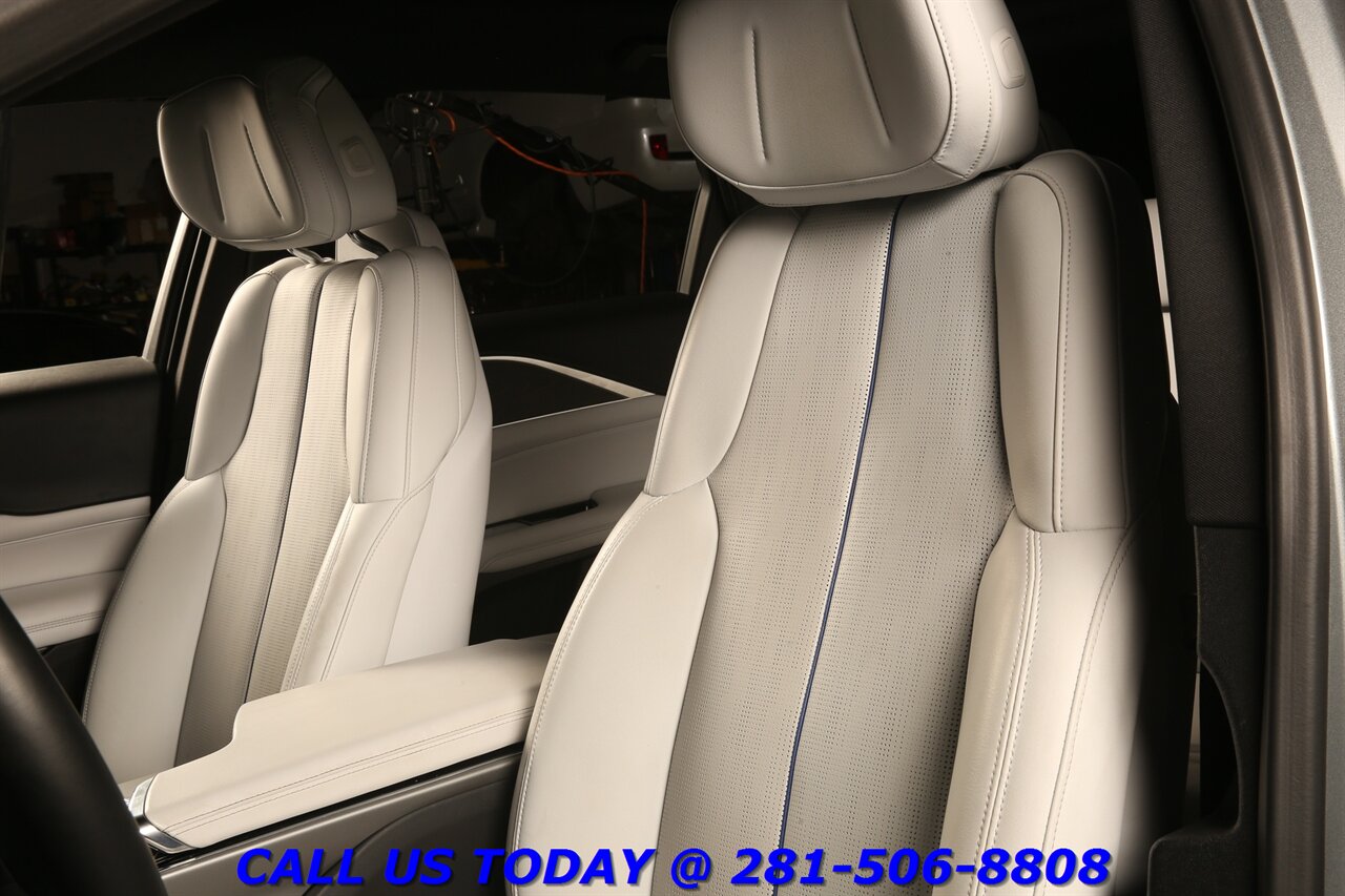 2024 Cadillac LYRIQ 2024 Sport NAV PANO ADAPTDRIVE BLISHEATSEAT 35K Mi - Photo 12 - Houston, TX 77031