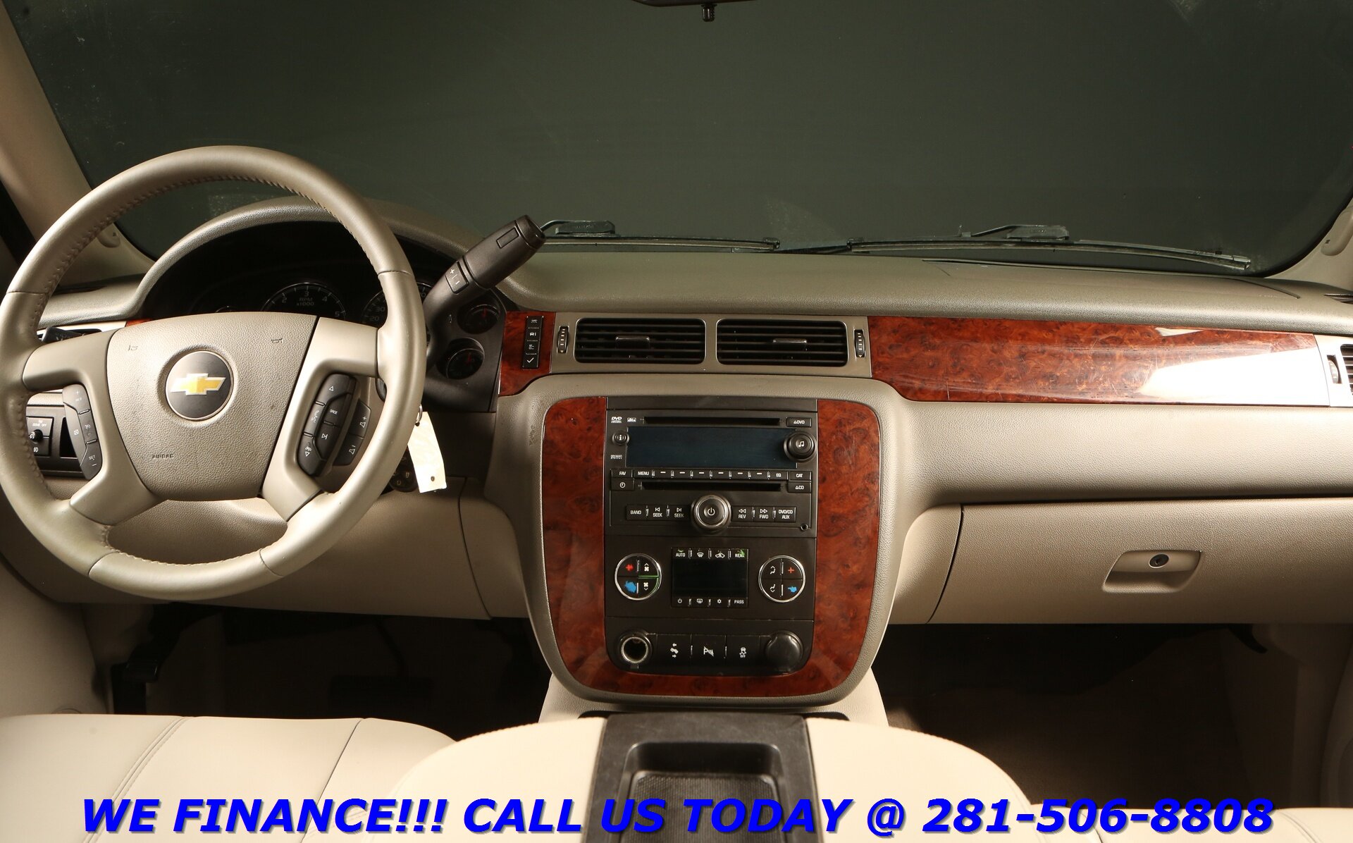 2012 Chevrolet Suburban LT photo 2