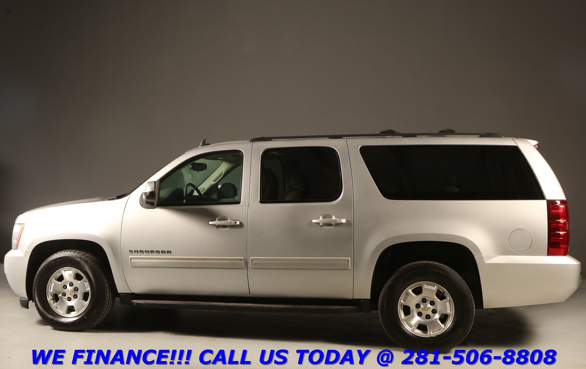 2012 Chevrolet Suburban LT photo 3