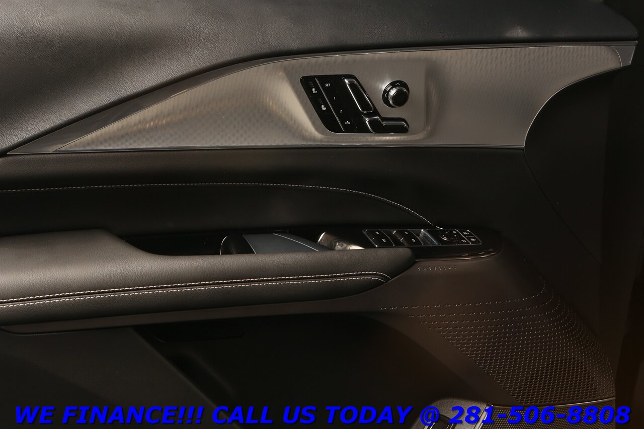 2024 Cadillac LYRIQ 2024 Tech NAV PANO ADAPT BLIND HEATSEAT 7K MILES!!   - Photo 9 - Houston, TX 77031
