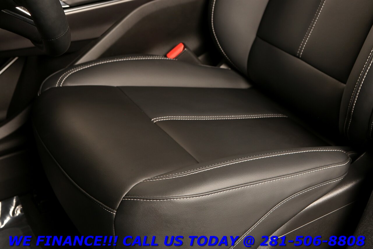 2024 Cadillac LYRIQ 2024 Tech NAV PANO ADAPT BLIND HEATSEAT 7K MILES!!   - Photo 13 - Houston, TX 77031
