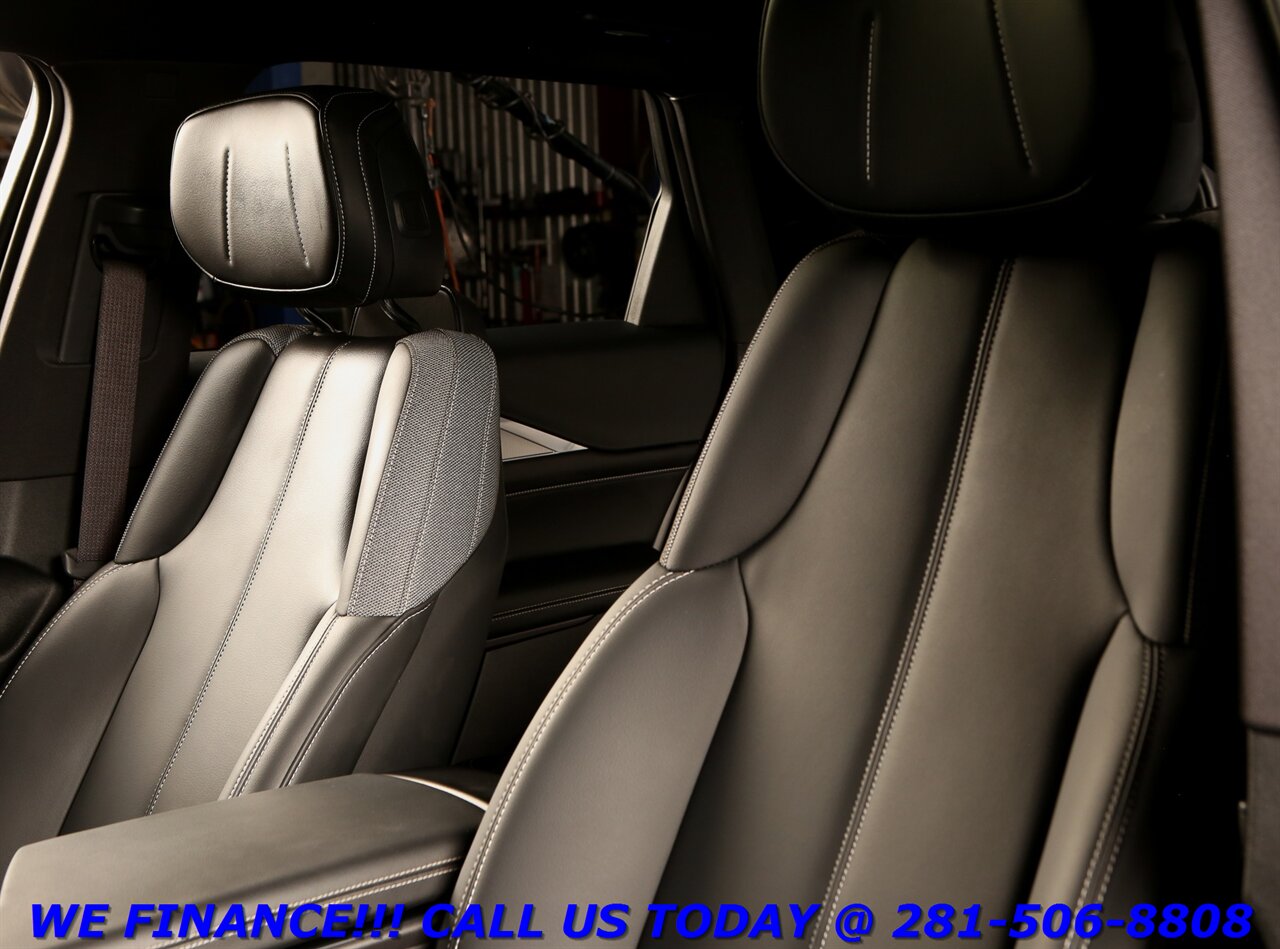 2024 Cadillac LYRIQ 2024 Tech NAV PANO ADAPT BLIND HEATSEAT 7K MILES!!   - Photo 12 - Houston, TX 77031