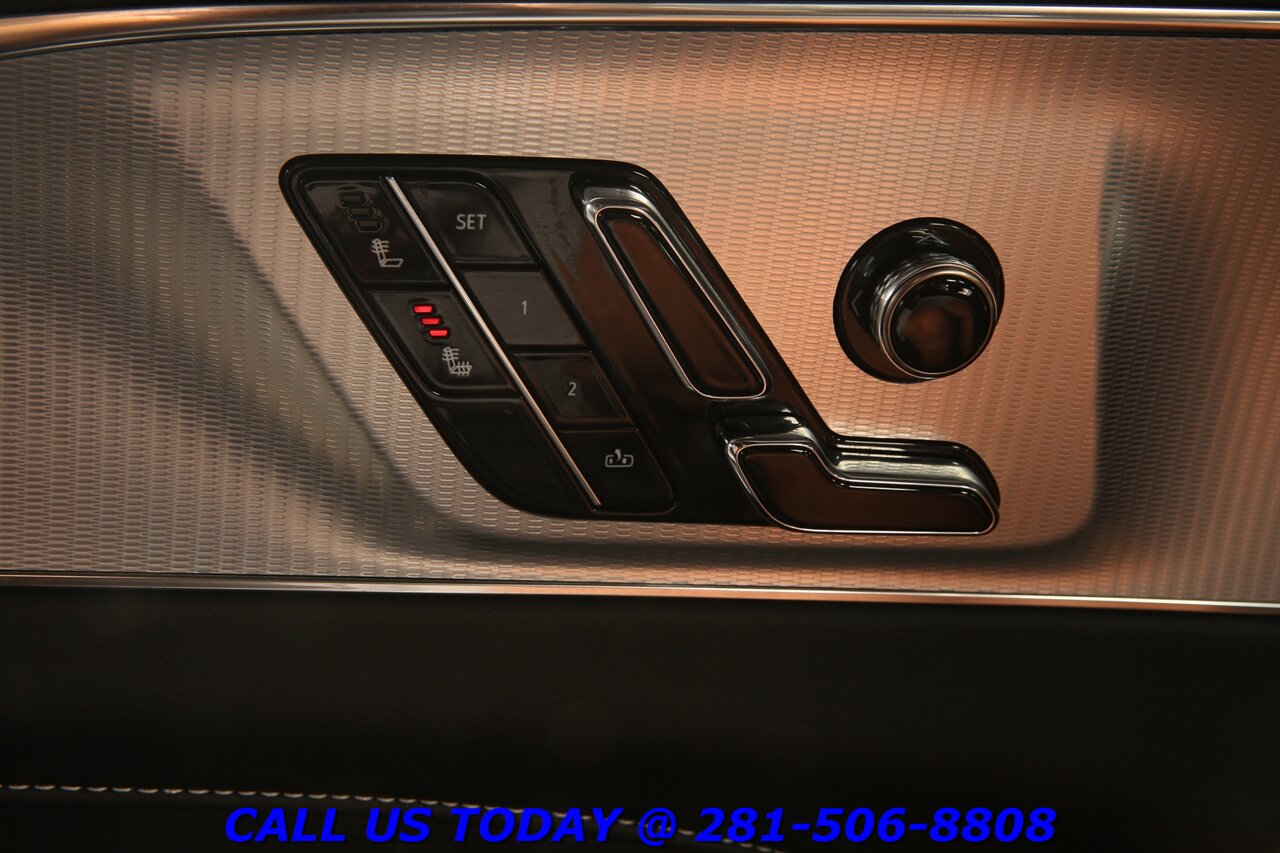 2024 Cadillac LYRIQ 2024 Tech NAV PANO ADAPTCRUISE CARPLAY 360C 20K Mi   - Photo 9 - Houston, TX 77031