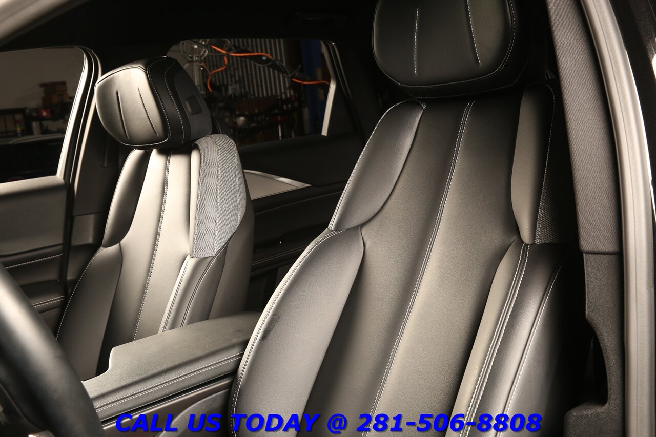 2024 Cadillac LYRIQ 2024 Tech NAV PANO ADAPTCRUISE CARPLAY 360C 20K Mi   - Photo 12 - Houston, TX 77031