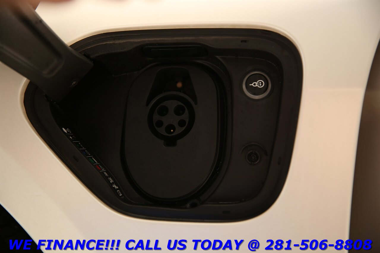 2020 Porsche Taycan 2020 4S AWD 93 PERFORMANCE BATT NAV PANO LANE CAM   - Photo 24 - Houston, TX 77031