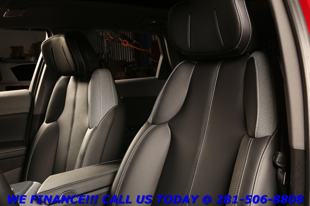2025 Cadillac OPTIQ 2025 Sport AWD NAV PANO SUPER-CRUISE AKG 360 7K Mi - Photo 13 - Houston, TX 77031