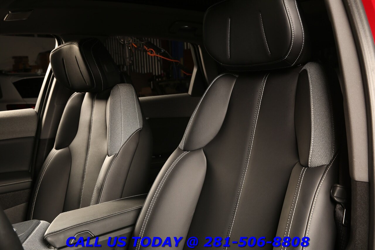 2025 Cadillac OPTIQ 2025 Sport AWD NAV PANO SUPER-CRUISE AKG 360 7K Mi   - Photo 13 - Houston, TX 77031