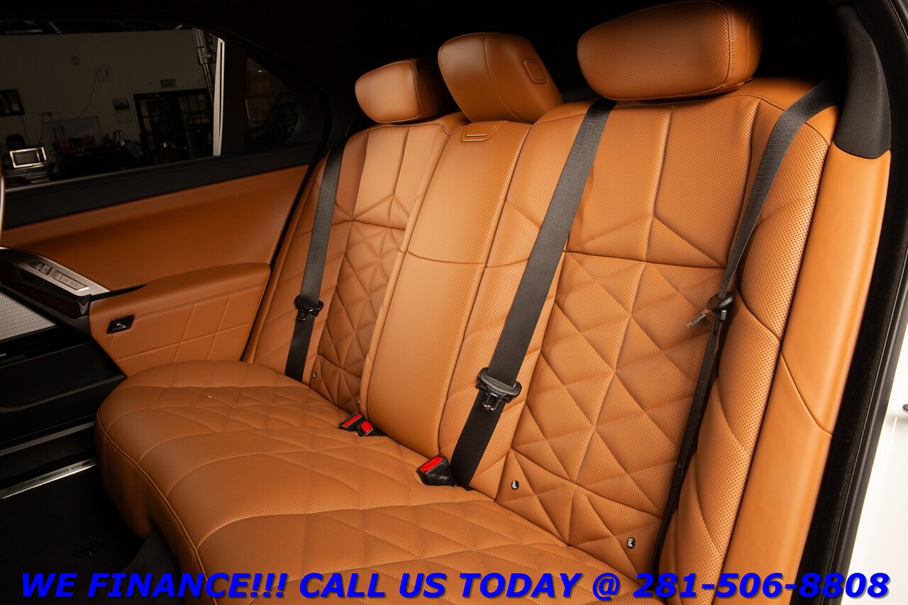 2023 BMW 2023 740i M-Sport HUD WILKINS SKY LOUNGE PANO BLIS   - Photo 24 - Houston, TX 77031