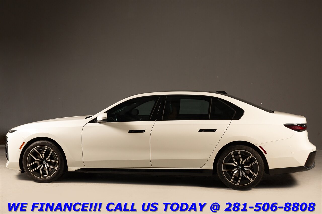 2023 BMW 2023 740i M-Sport HUD WILKINS SKY LOUNGE PANO BLIS   - Photo 4 - Houston, TX 77031