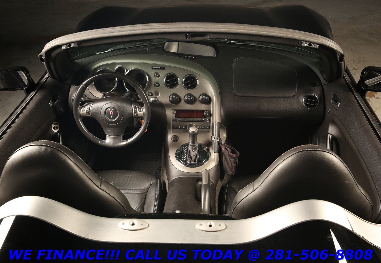 2007 Pontiac Solstice 2007 AUTO CRUISE SOFT-TOP PWR WINDOW 20K MLS   - Photo 3 - Houston, TX 77031