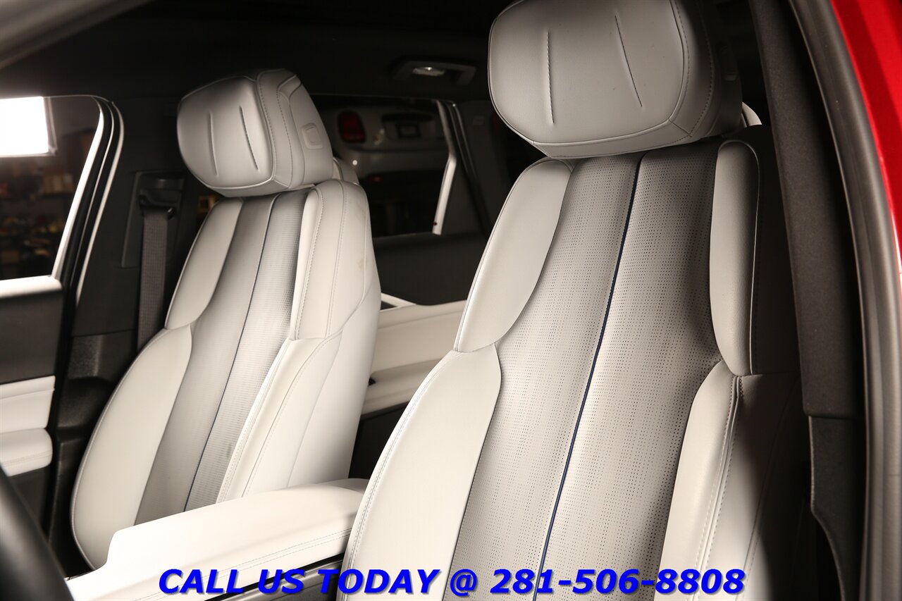 2024 Cadillac LYRIQ 2024 Sport NAV CARPLAY PANO SELFADAPTCRUISE 11K Mi - Photo 12 - Houston, TX 77031
