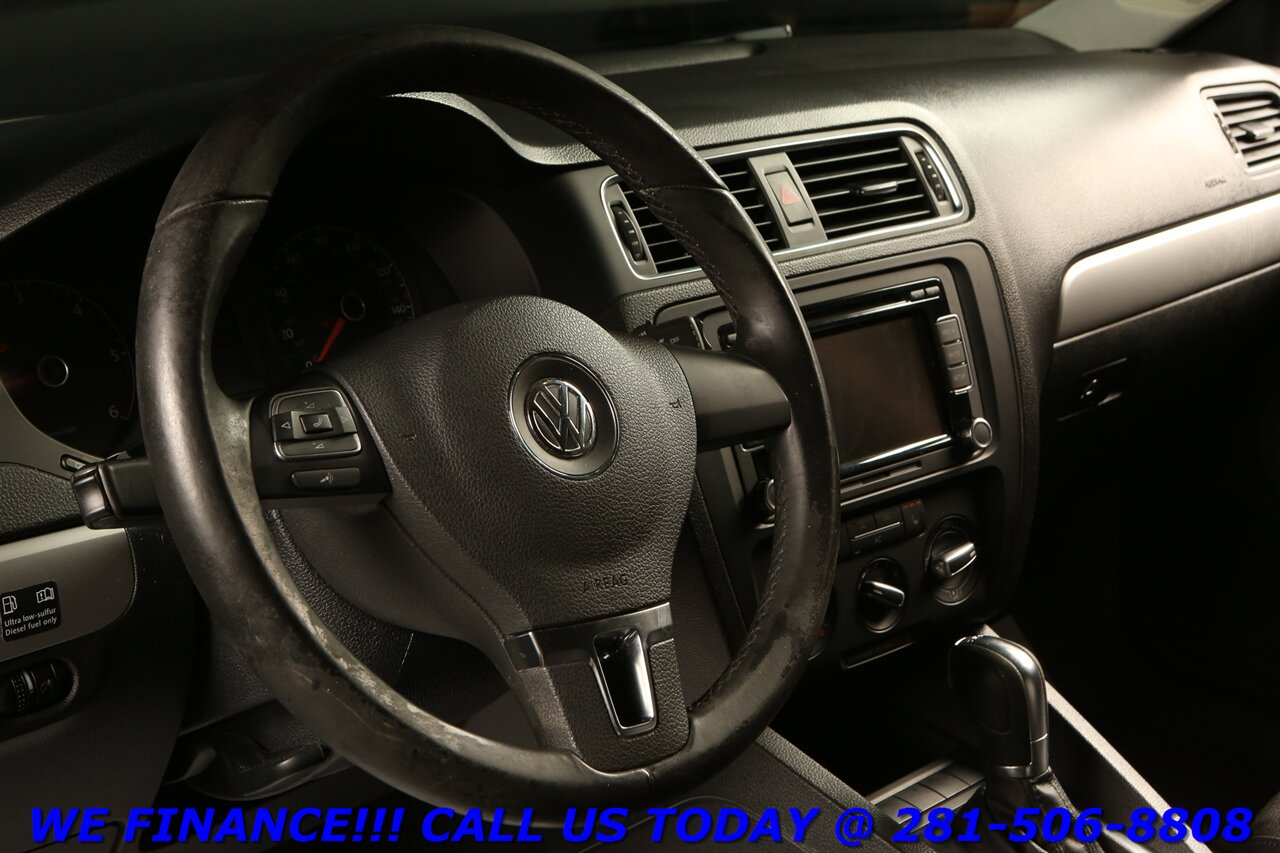 2011 Volkswagen Jetta 2011 TDI DIESEL SUNROOF LEATHER HEATSEAT 66K MLS - Photo 10 - Houston, TX 77031