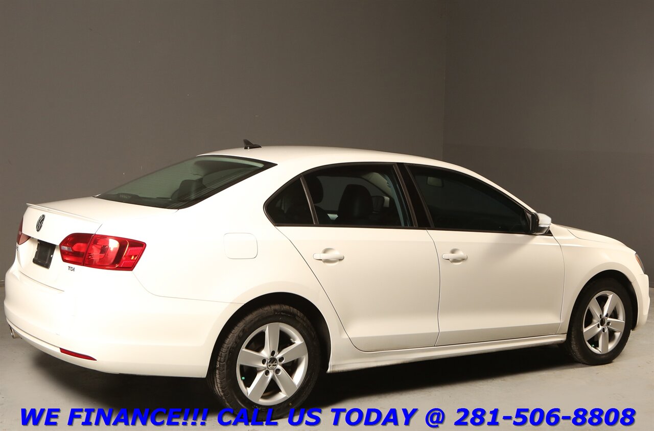 2011 Volkswagen Jetta 2011 TDI DIESEL SUNROOF LEATHER HEATSEAT 66K MLS - Photo 6 - Houston, TX 77031