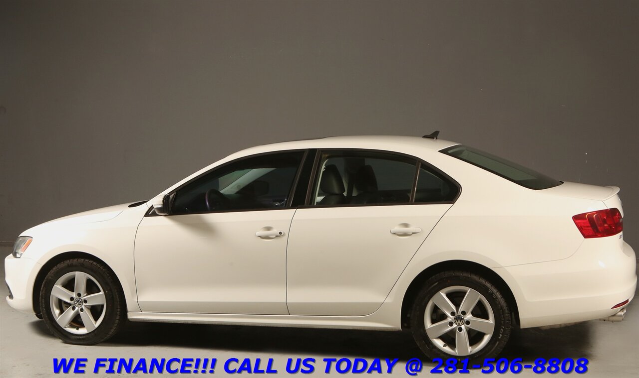 2011 Volkswagen Jetta 2011 TDI DIESEL SUNROOF LEATHER HEATSEAT 66K MLS - Photo 4 - Houston, TX 77031