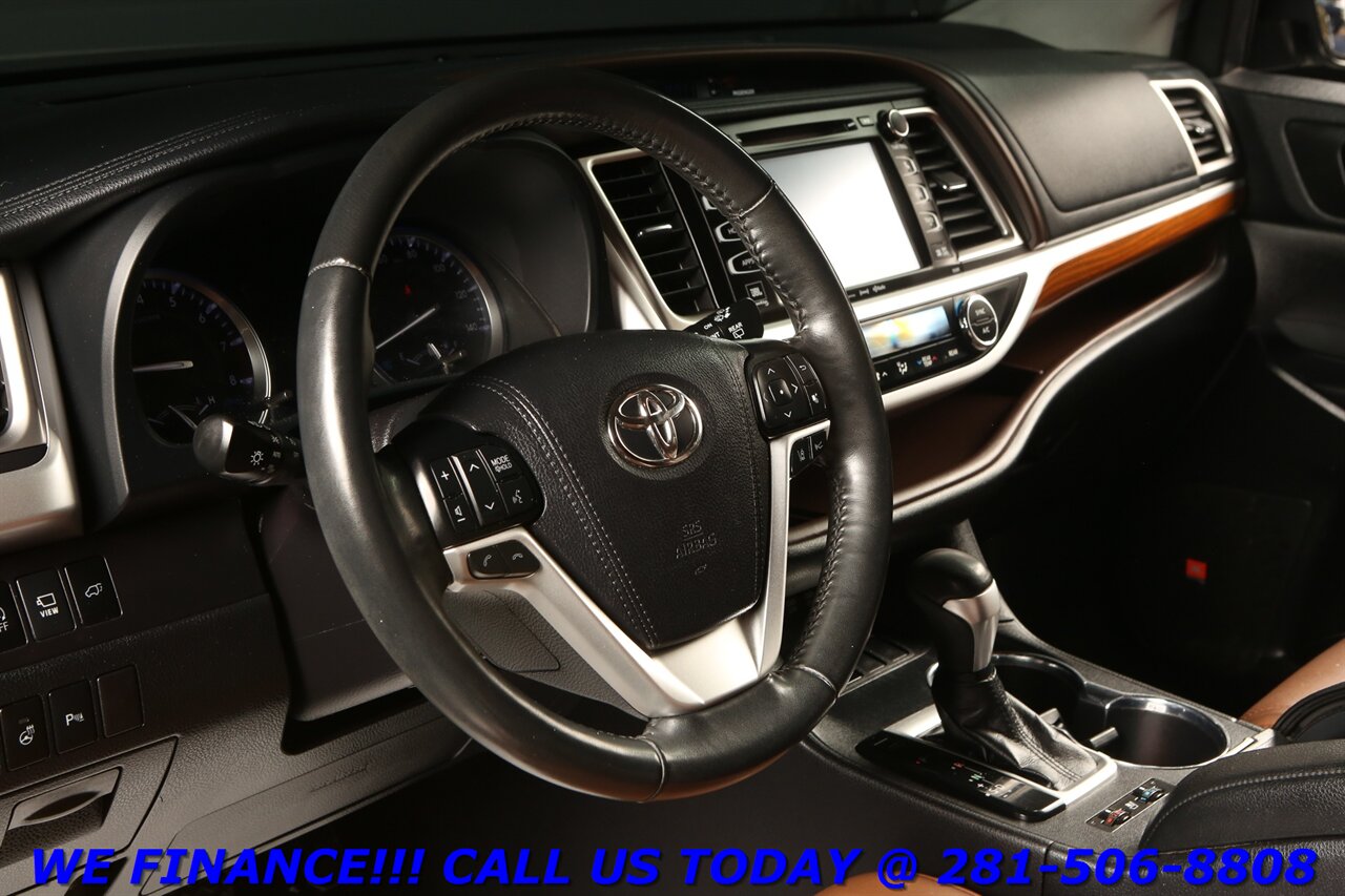 2019 Toyota Highlander 2019 Limited Platinum PANO BLIND 7PASS 23K   - Photo 10 - Houston, TX 77031