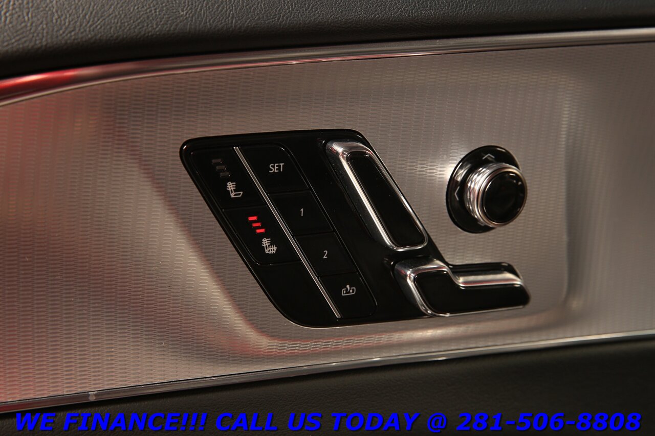 2024 Cadillac LYRIQ 2024 Tech CARPLAY PANO ADAPT-CRUISE BLIND 28K MLES   - Photo 10 - Houston, TX 77031