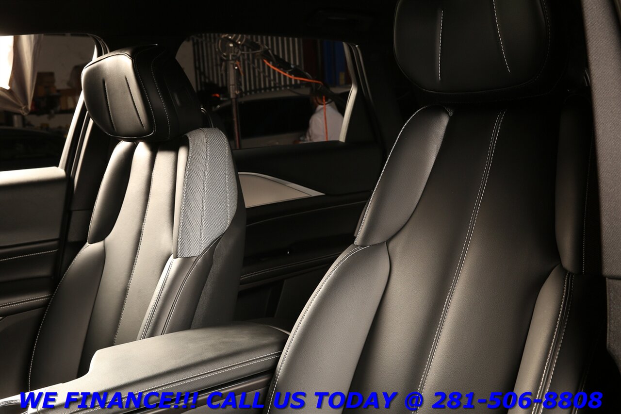 2024 Cadillac LYRIQ 2024 Tech CARPLAY PANO ADAPT-CRUISE BLIND 28K MLES   - Photo 13 - Houston, TX 77031
