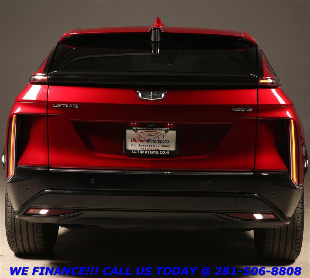 2024 Cadillac LYRIQ 2024 Tech CARPLAY PANO ADAPT-CRUISE BLIND 28K MLES   - Photo 5 - Houston, TX 77031