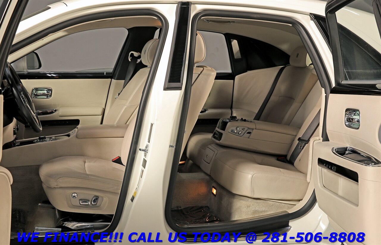2012 Rolls-Royce Ghost 2012 6.6L V12 NAV HUD PANO DVD 248K MSRP 45K MLS - Photo 3 - Houston, TX 77031