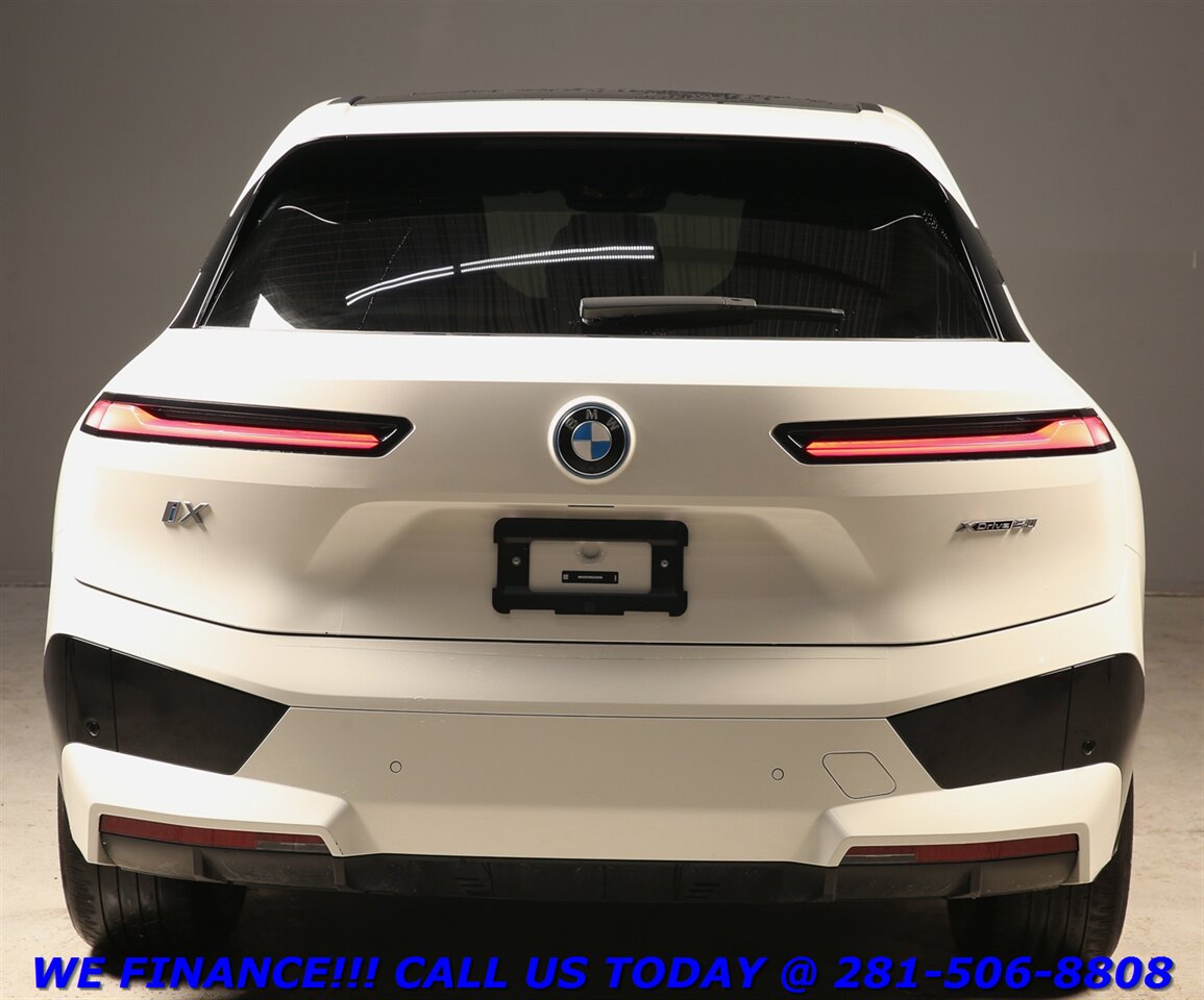 2025 BMW iX 2025 xDrive50 AWD SPORT HUD PANO DRV-ASST 17K MLS - Photo 5 - Houston, TX 77031