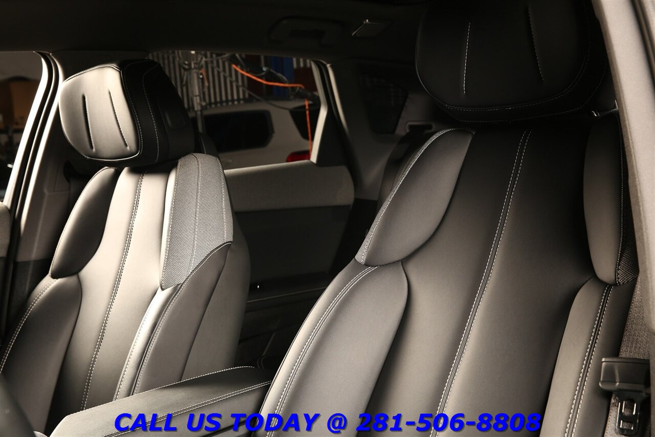 2025 Cadillac OPTIQ 2025 Sport AWD NAV PANO SUPERCRUISE BLIND 7K Mi   - Photo 13 - Houston, TX 77031