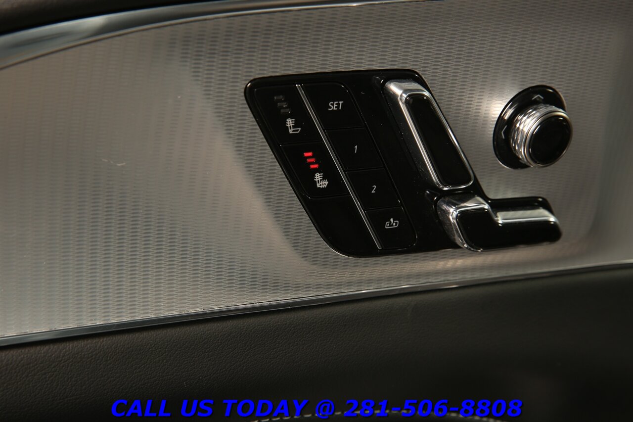 2024 Cadillac LYRIQ 2024 Tech CARPLAY PANO ADAPT 15K MLS!! - Photo 10 - Houston, TX 77031