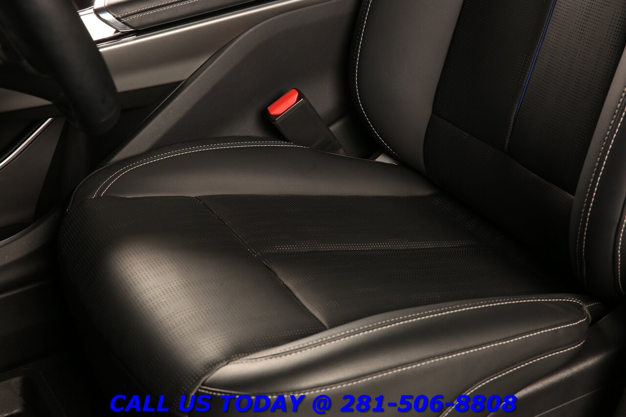 2024 Cadillac LYRIQ 2024 Sport NAV CARPLAY PANO SELFADAPTCRUISE 11K Mi - Photo 13 - Houston, TX 77031