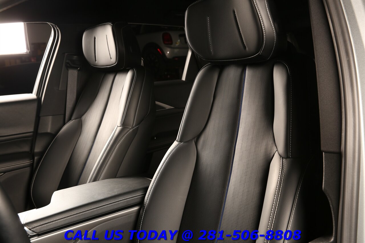 2024 Cadillac LYRIQ 2024 Sport NAV CARPLAY PANO SELFADAPTCRUISE 11K Mi - Photo 12 - Houston, TX 77031