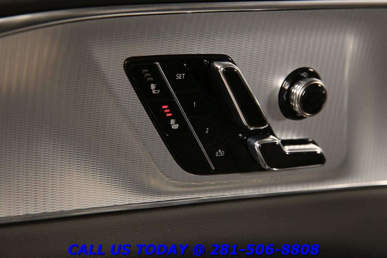 2024 Cadillac LYRIQ 2024 Tech NAV PANO ADADPTcruise 360CAM CARPLAY 20 " - Photo 9 - Houston, TX 77031