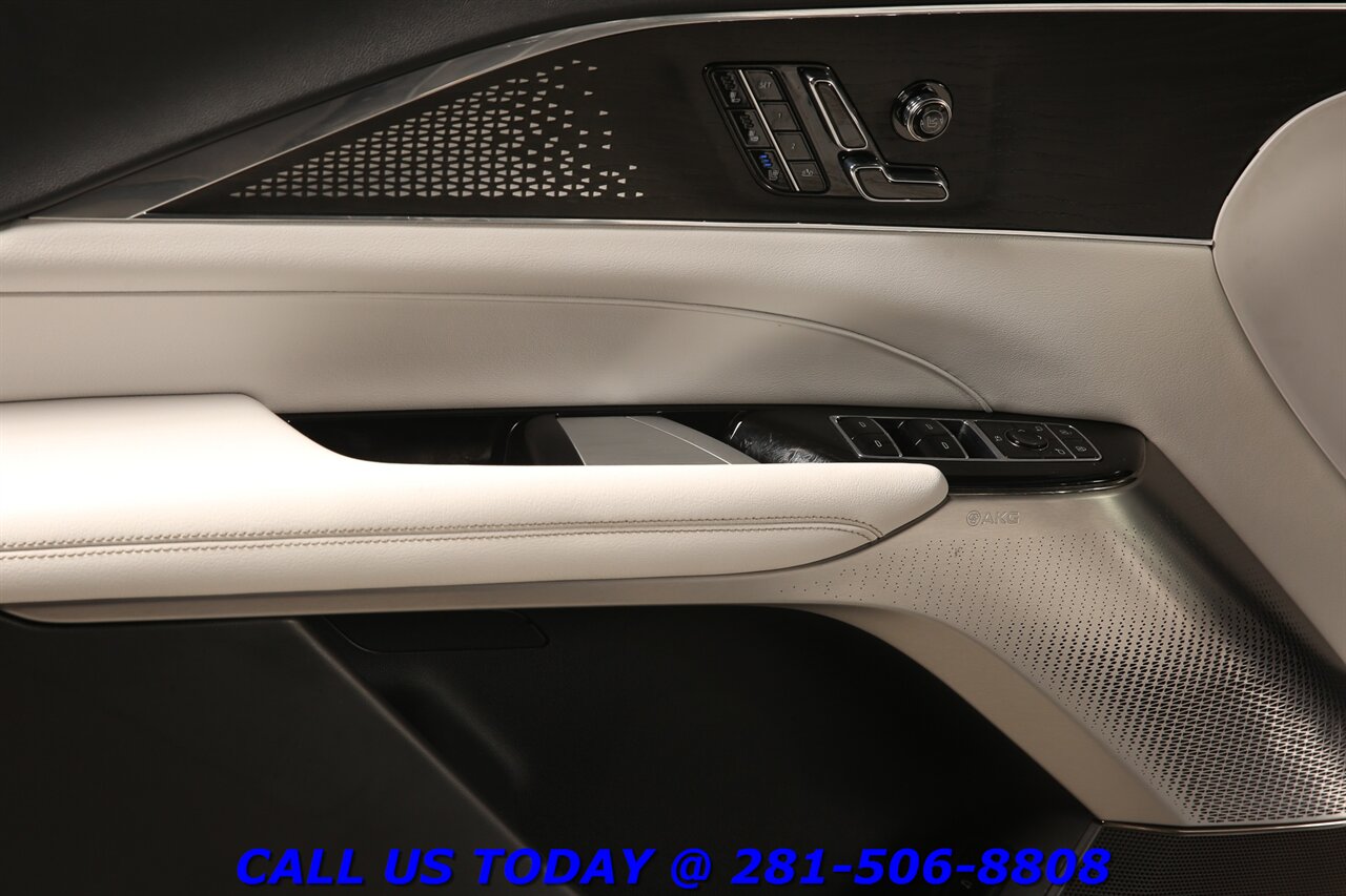 2023 Cadillac LYRIQ 2023 Debut Edition PANO SUPERCRUISE AKG 23K Mi - Photo 10 - Houston, TX 77031