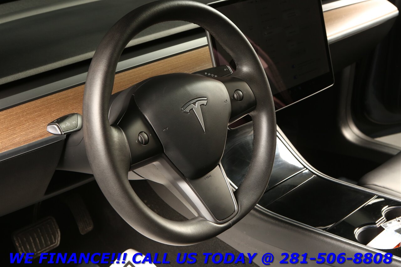 2018 Tesla Model 3 2018 Long Range AUTOPILOT NAV PANO HEATSEAT 68K - Photo 10 - Houston, TX 77031