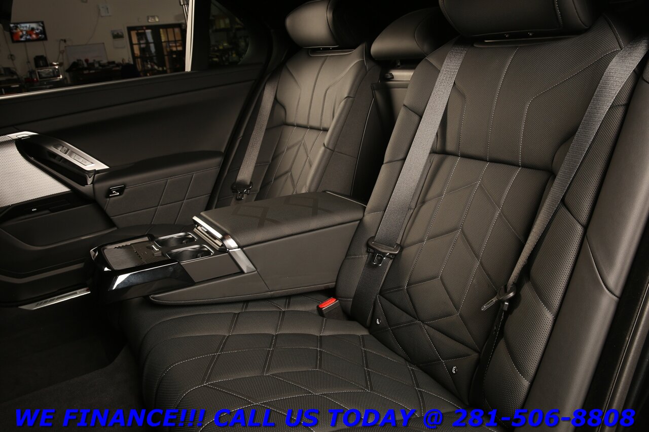 2024 BMW 2024 760i xDrive M-SPORT PREM EXEC THEATER SKY 5Mi - Photo 23 - Houston, TX 77031
