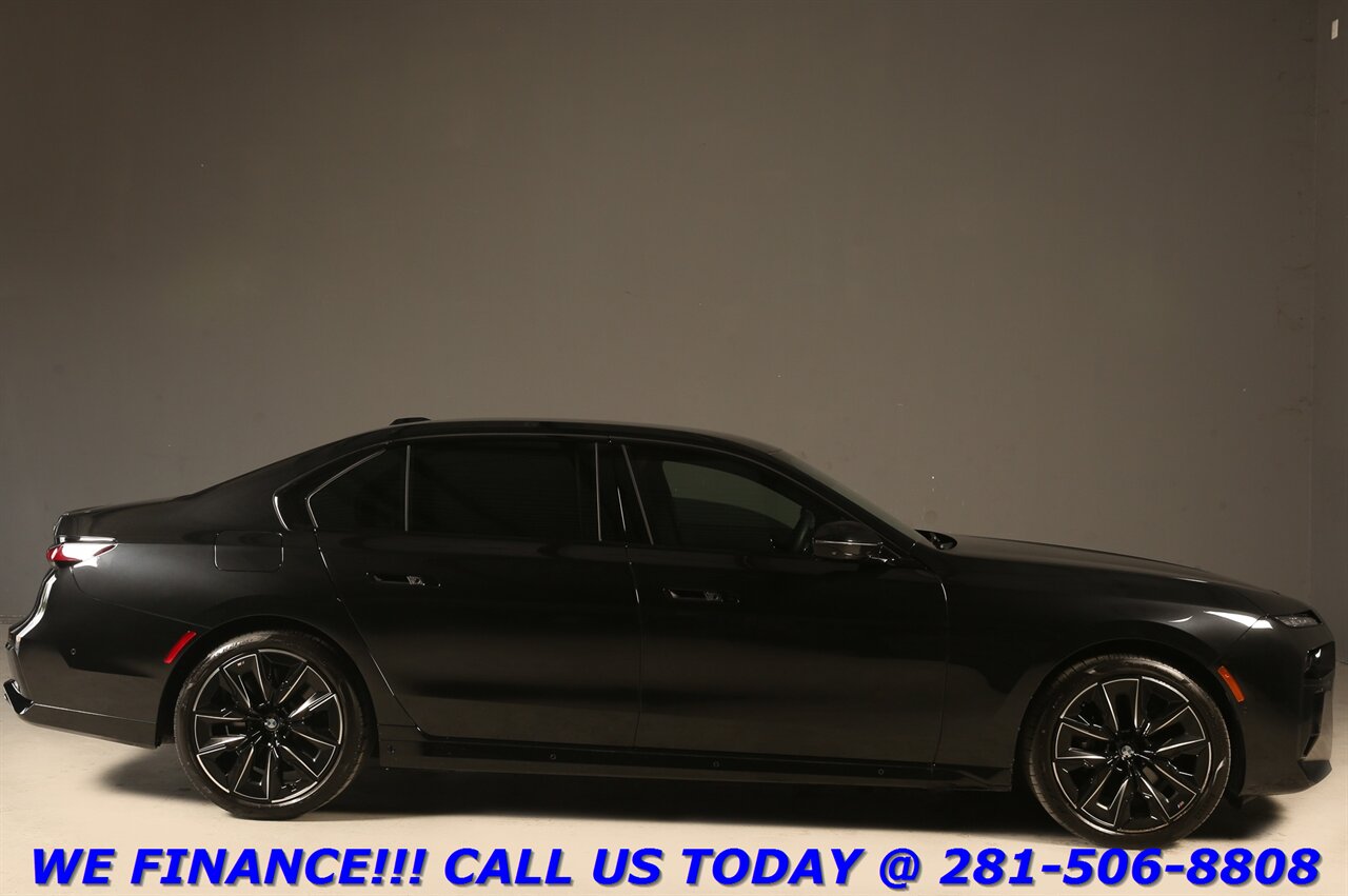 2024 BMW 2024 760i xDrive M-SPORT PREM EXEC THEATER SKY 5Mi - Photo 6 - Houston, TX 77031