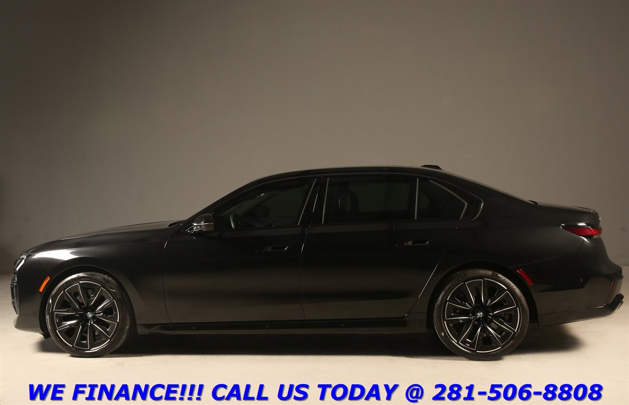 2024 BMW 2024 760i xDrive M-SPORT PREM EXEC THEATER SKY 5Mi - Photo 4 - Houston, TX 77031
