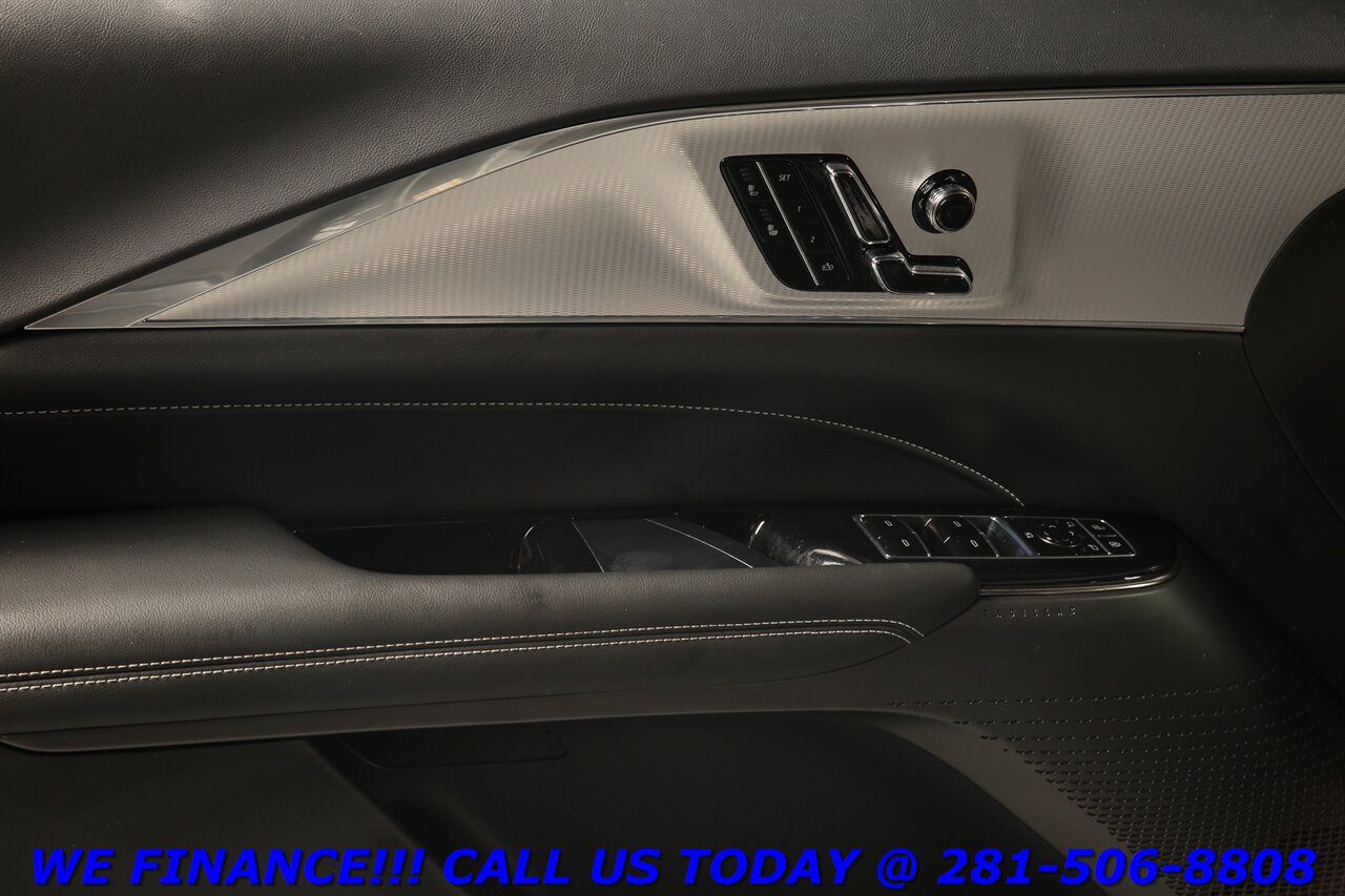 2024 Cadillac LYRIQ 2024 NAV PANOROOF ADAPTCRUISE BLIS 11K MLS   - Photo 9 - Houston, TX 77031