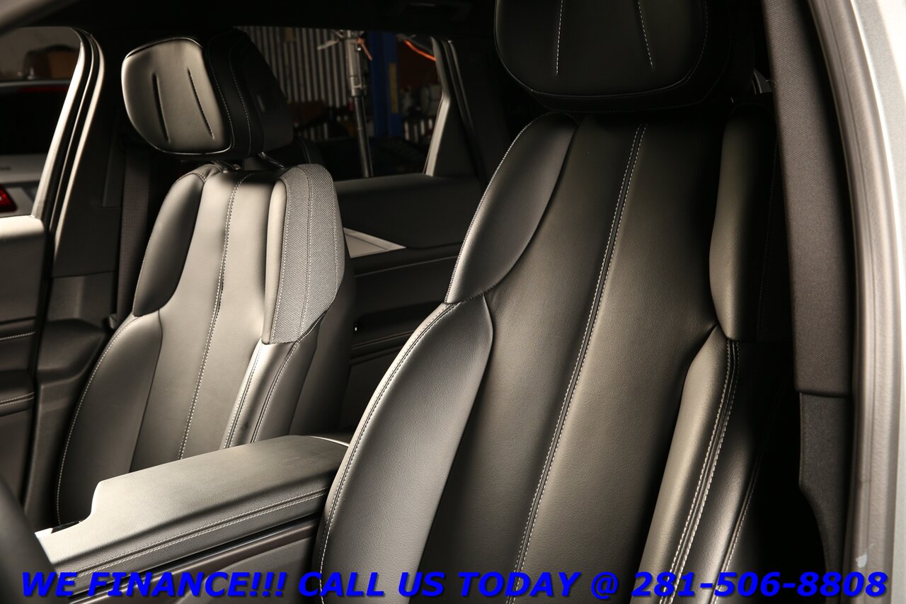 2024 Cadillac LYRIQ 2024 NAV PANOROOF ADAPTCRUISE BLIS 11K MLS   - Photo 12 - Houston, TX 77031