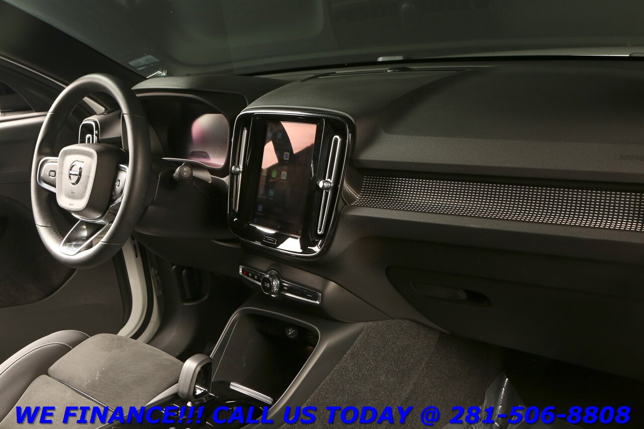 2022 Volvo XC40 Recharge 2022 P8 Twin Plus AWD CARPLAY PANO BLIS 54K   - Photo 18 - Houston, TX 77031