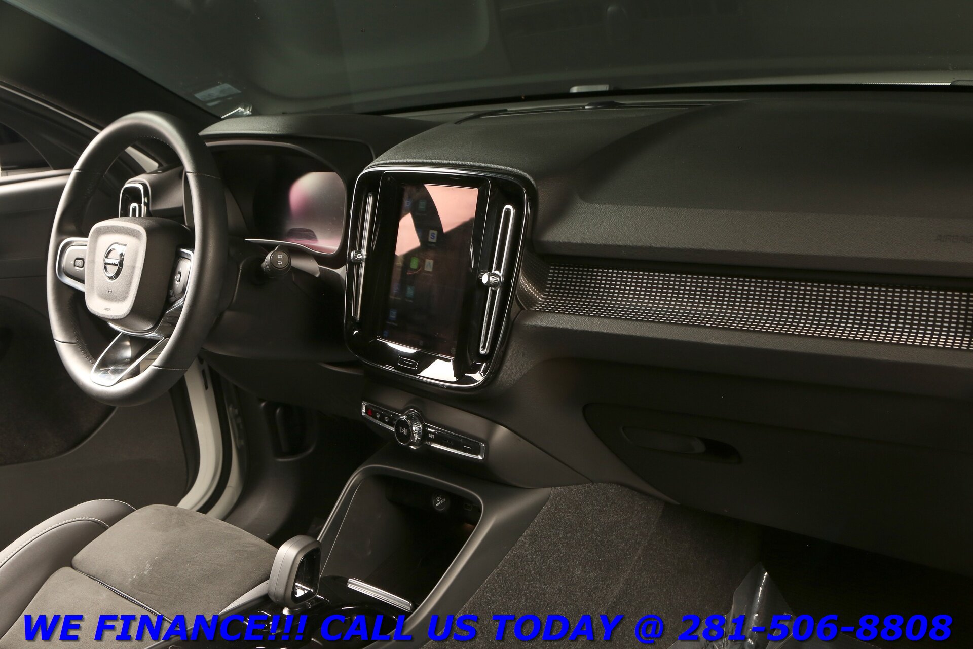2022 Volvo XC40 Recharge P8 Twin Plus AWD photo 13