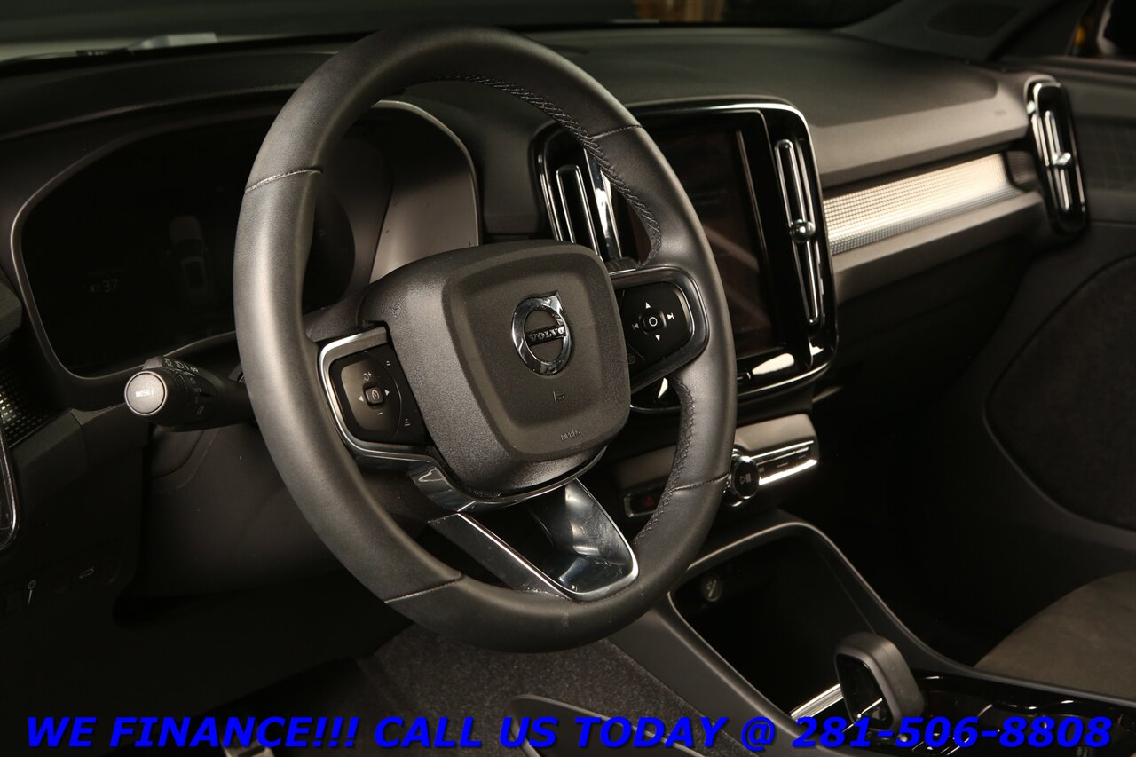 2022 Volvo XC40 Recharge 2022 P8 Twin Plus AWD CARPLAY PANO BLIS 54K   - Photo 10 - Houston, TX 77031