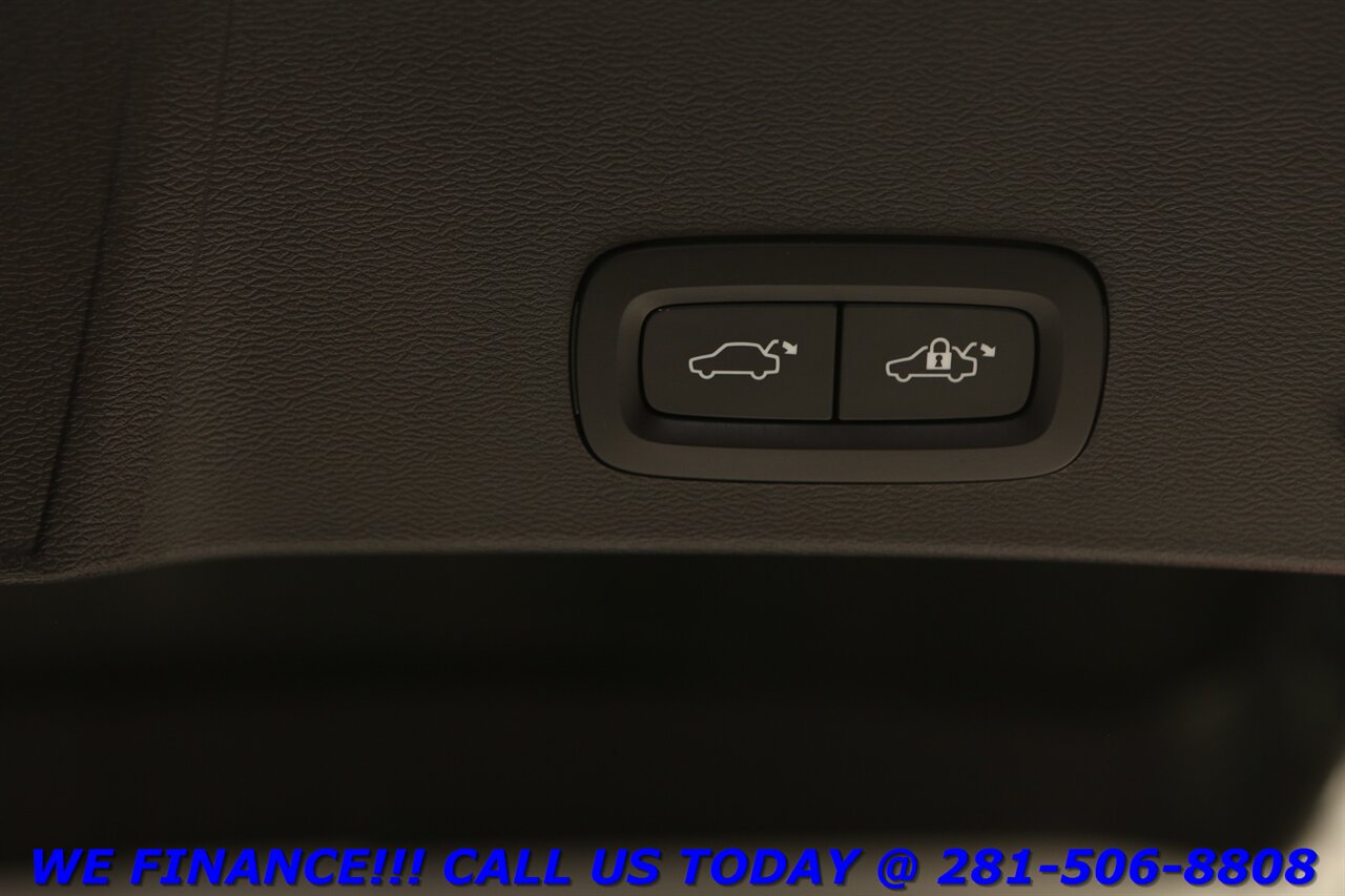 2022 Volvo XC40 Recharge 2022 P8 Twin Plus AWD CARPLAY PANO BLIS 54K   - Photo 23 - Houston, TX 77031