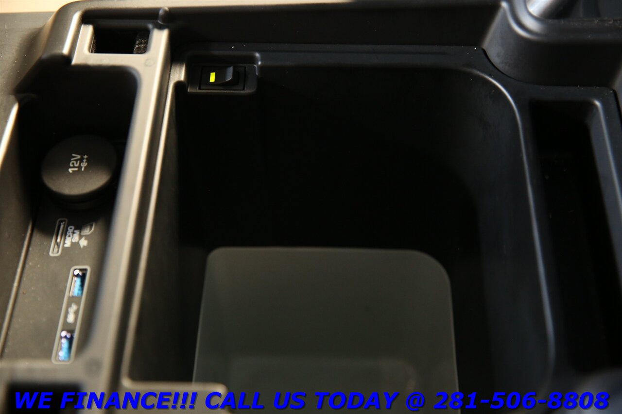 2018 Land Rover Discovery 2018 HSE AWD NAV PANO 3ROW BLIS MERIDIAN COOLERBOX - Photo 18 - Houston, TX 77031