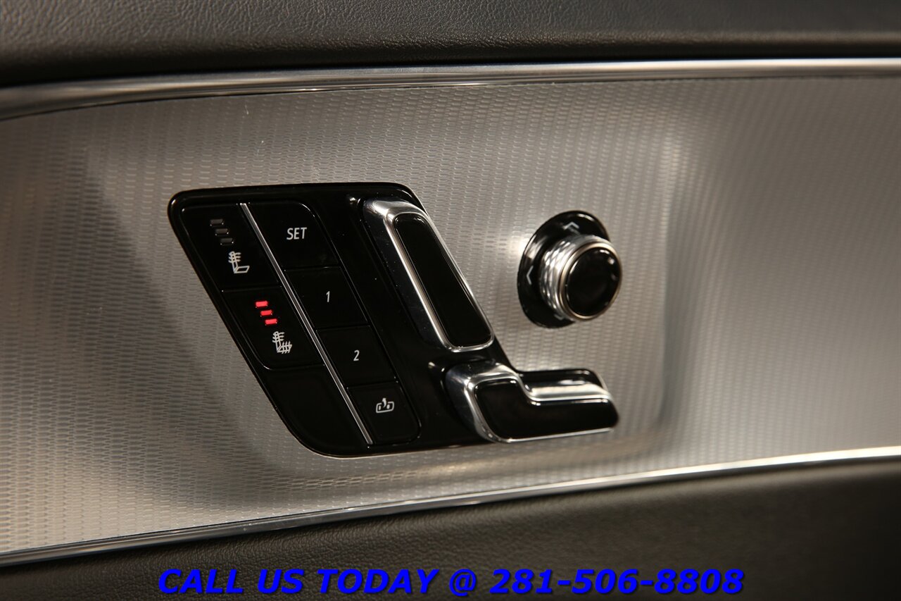 2024 Cadillac LYRIQ 2024 Tech CARPLAY PANO AKG ADAPTcruise BLIS 24K ML - Photo 10 - Houston, TX 77031