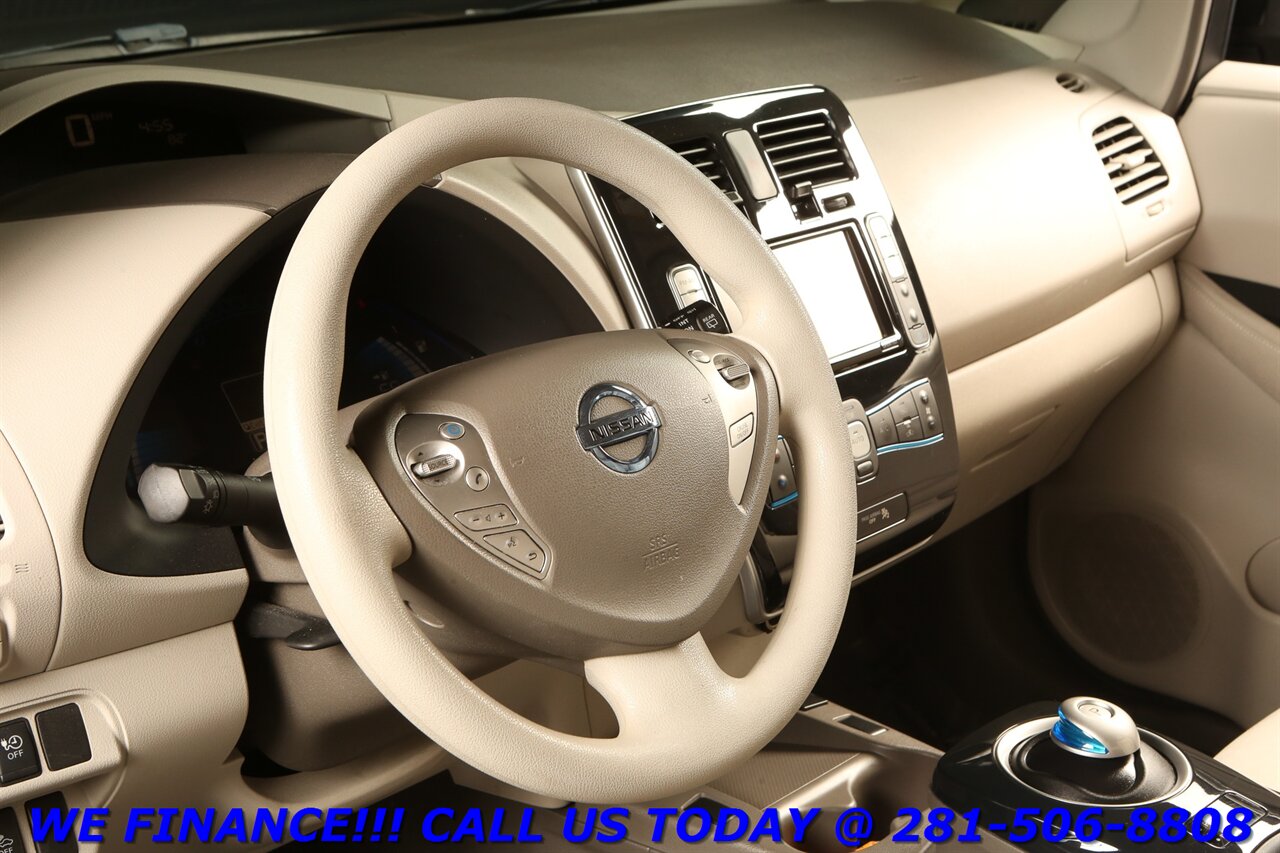 2011 Nissan LEAF 2011 SL QUICK CHARGE NAV CAMERA KEYGO IRS REBATE - Photo 11 - Houston, TX 77031