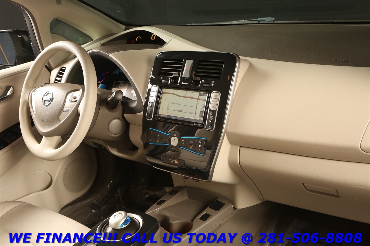 2011 Nissan LEAF 2011 SL QUICK CHARGE NAV CAMERA KEYGO IRS REBATE - Photo 18 - Houston, TX 77031