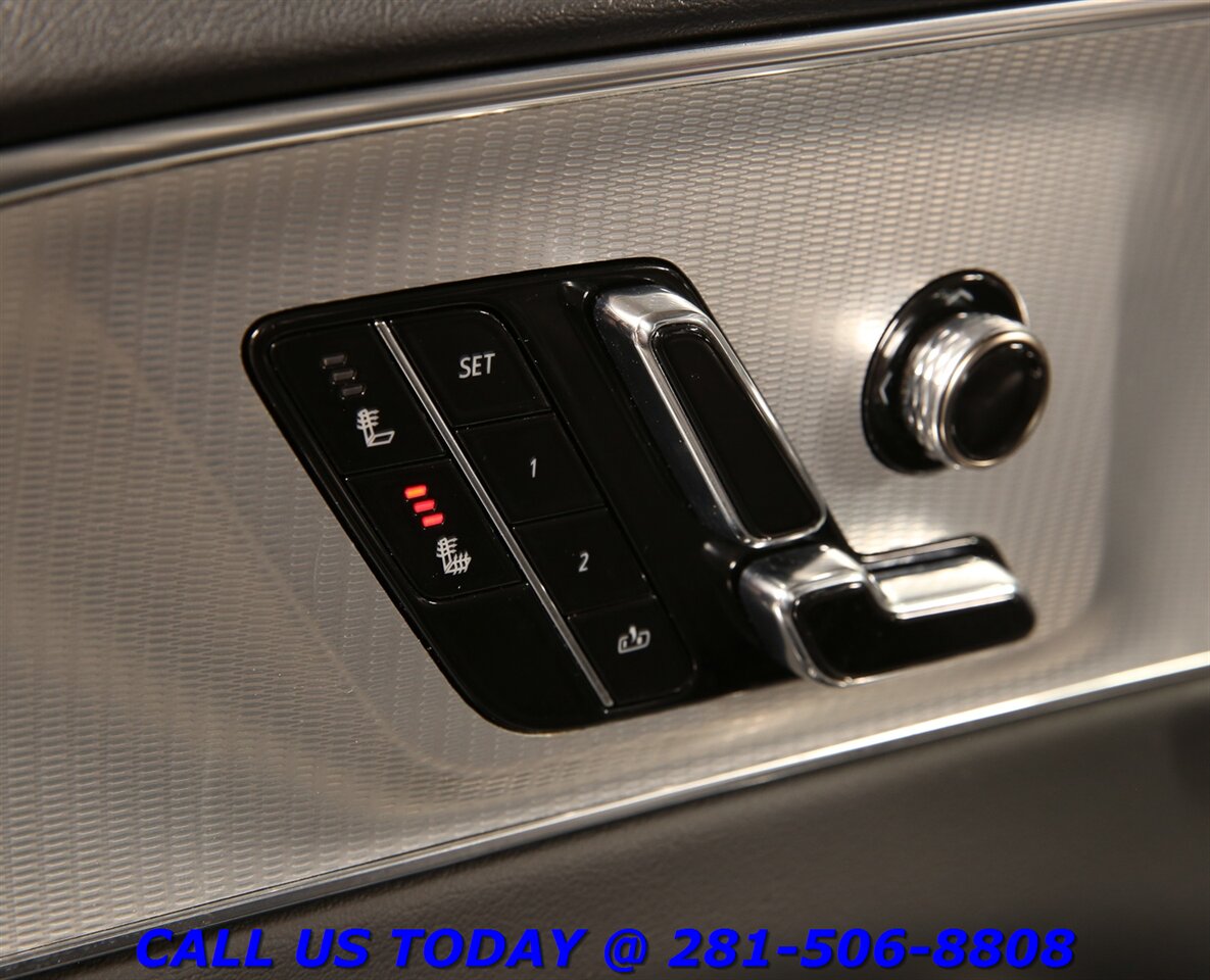 2024 Cadillac LYRIQ 2024 Tech CARPLAY PANO ADAPTcruise BLIS 30K MLS - Photo 9 - Houston, TX 77031