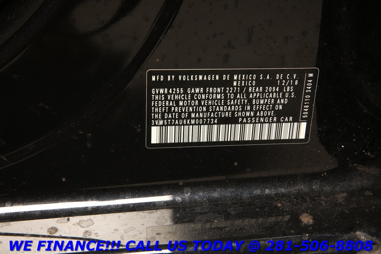 2019 Volkswagen Golf GTI SE NAV SUNROOF 6-SPEED MANUAL LEATHER FENDER S   - Photo 29 - Houston, TX 77031