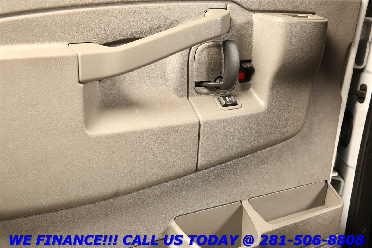 2017 Chevrolet Express 2017 3500 LS 15-PASS AUTO CRUISE A/C PWR 15K MLS! - Photo 7 - Houston, TX 77031